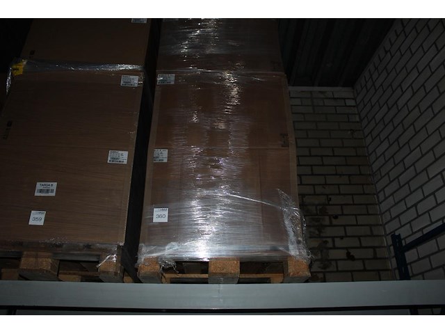 Kunststof / hardcup bierglazen op voet 520cc in 6 dozen op pallet. totaal 900 stuks. - afbeelding 1 van  3
