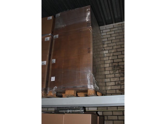 Kunststof / hardcup bierglazen op voet 520cc in 6 dozen op pallet. totaal 900 stuks. - afbeelding 2 van  3