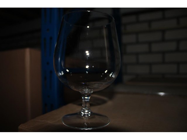 Kunststof / hardcup bierglazen op voet 520cc in 6 dozen op pallet. totaal 900 stuks. - afbeelding 3 van  3