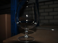 Kunststof / hardcup bierglazen op voet 520cc in 6 dozen op pallet. totaal 900 stuks. - afbeelding 3 van  3