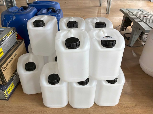 Kunststof jerrycan 5 liter (13x) - afbeelding 1 van  2