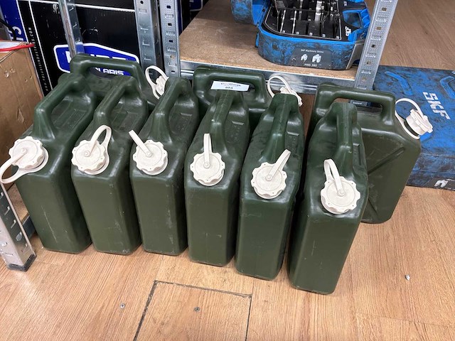 Kunststof jerrycan (9x) - afbeelding 3 van  5