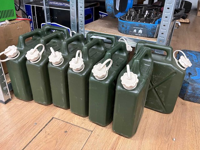 Kunststof jerrycan (9x) - afbeelding 4 van  5