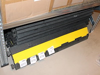 Kunststof kabelbrug met 2 kanalen en klepdeksel. 10 stuks.