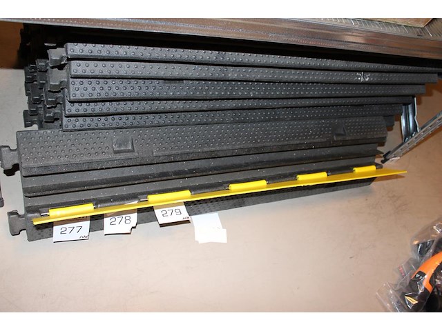 Kunststof kabelbrug met 2 kanalen en klepdeksel. 10 stuks. - afbeelding 2 van  2