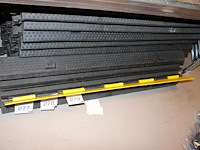 Kunststof kabelbrug met 2 kanalen en klepdeksel. 10 stuks. - afbeelding 2 van  2