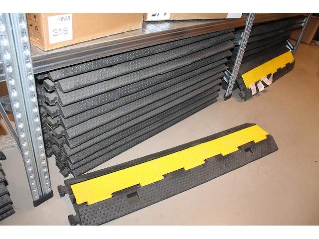 Kunststof kabelbrug met 2 kanalen en klepdeksel. 10 stuks. - afbeelding 1 van  3