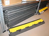 Kunststof kabelbrug met 2 kanalen en klepdeksel. 10 stuks. - afbeelding 1 van  3