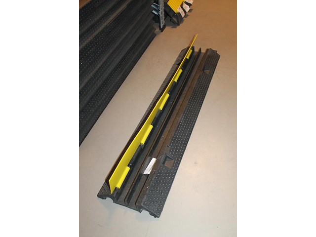 Kunststof kabelbrug met 2 kanalen en klepdeksel. 10 stuks. - afbeelding 3 van  3