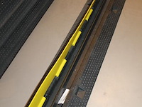 Kunststof kabelbrug met 2 kanalen en klepdeksel. 10 stuks. - afbeelding 3 van  3