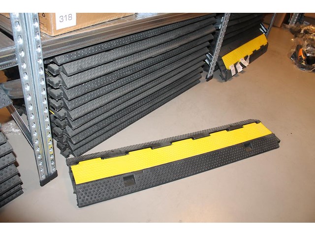 Kunststof kabelbrug met 2 kanalen en klepdeksel. 10 stuks. - afbeelding 1 van  3