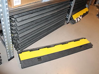 Kunststof kabelbrug met 2 kanalen en klepdeksel. 10 stuks. - afbeelding 1 van  3