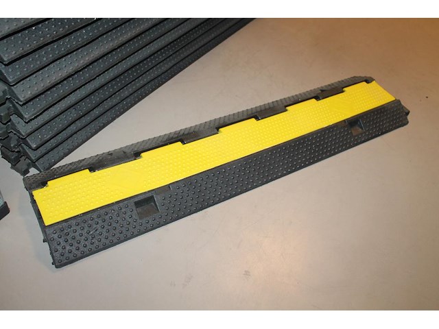 Kunststof kabelbrug met 2 kanalen en klepdeksel. 10 stuks. - afbeelding 2 van  3