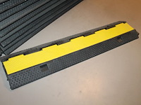 Kunststof kabelbrug met 2 kanalen en klepdeksel. 10 stuks. - afbeelding 2 van  3