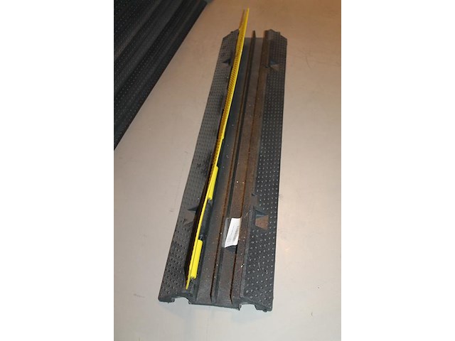 Kunststof kabelbrug met 2 kanalen en klepdeksel. 10 stuks. - afbeelding 3 van  3