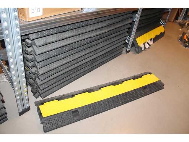 Kunststof kabelbrug met 2 kanalen en klepdeksel. 10 stuks. - afbeelding 1 van  3