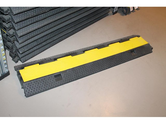 Kunststof kabelbrug met 2 kanalen en klepdeksel. 10 stuks. - afbeelding 2 van  3