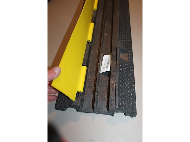 Kunststof kabelbrug met 2 kanalen en klepdeksel. 10 stuks. - afbeelding 3 van  3