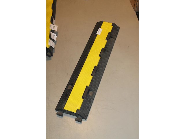 Kunststof kabelbrug met 2 kanalen en klepdeksel. 4 stuks. - afbeelding 3 van  4