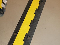 Kunststof kabelbrug met 2 kanalen en klepdeksel. 4 stuks. - afbeelding 3 van  4