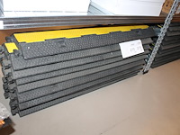 Kunststof kabelbrug met 2 kanalen en klepdeksel. 5 stuks. - afbeelding 1 van  3