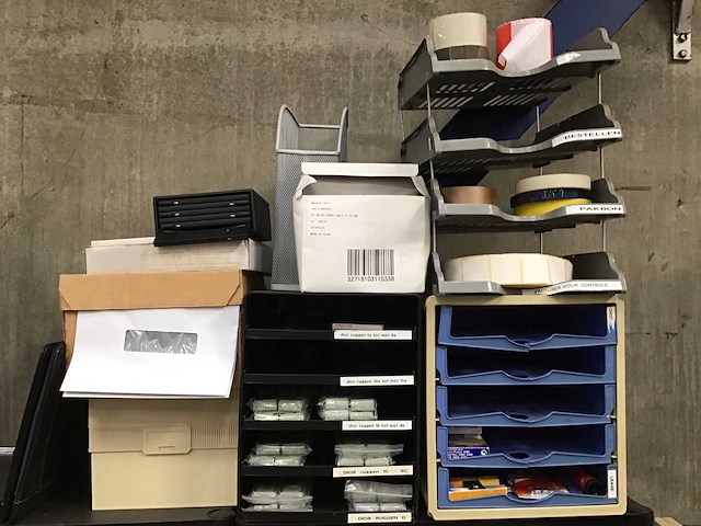 Kunststof kasten met inhoud (3x) - afbeelding 2 van  6