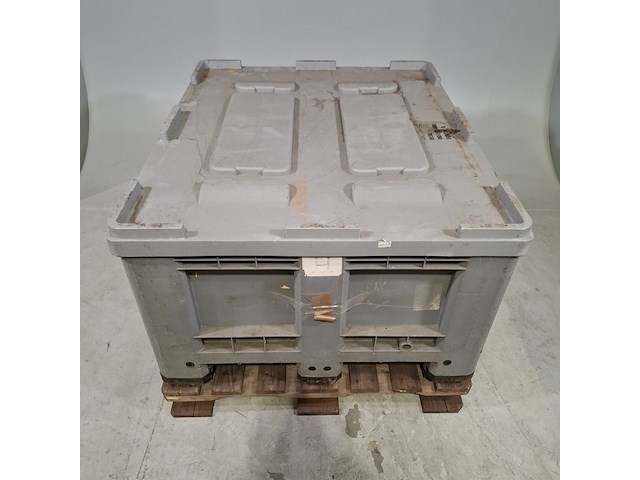 Kunststof kist met diverse garage inventaris - afbeelding 2 van  10
