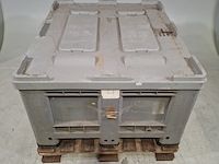 Kunststof kist met diverse garage inventaris - afbeelding 2 van  10