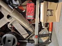 Kunststof kist met diverse garage inventaris - afbeelding 6 van  10