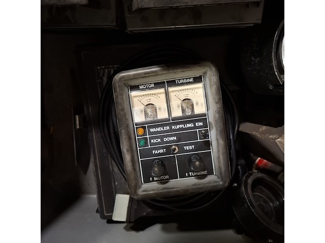 Kunststof kist met diverse garage inventaris - afbeelding 7 van  10