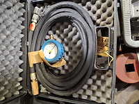 Kunststof kist met diverse garage inventaris - afbeelding 8 van  10