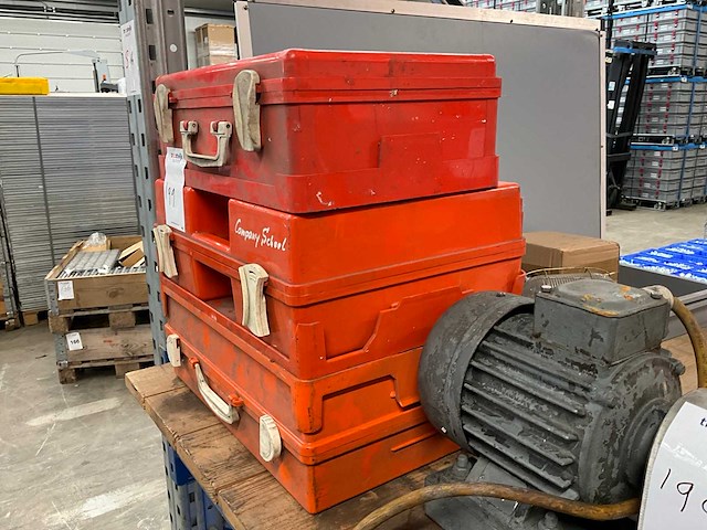 Kunststof koffer met inhoud (3x) - afbeelding 4 van  4