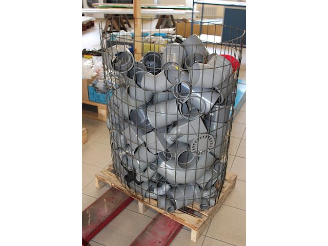 Kunststof koppelingen in diverse maten en uitvoeringen in draagmand. - afbeelding 3 van  3