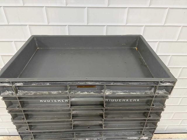 Kunststof krat op trolley (22x) - afbeelding 3 van  3