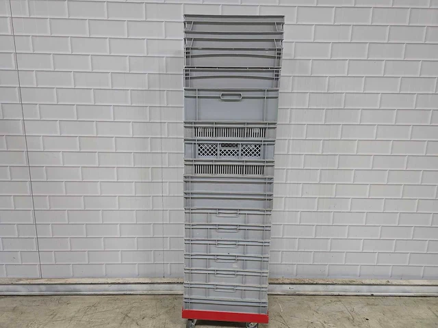 Kunststof krat op trolly (17x) - afbeelding 1 van  4