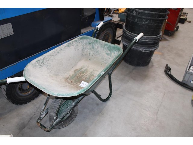 Kunststof kruiwagen fort. let op band leeg / lek. - afbeelding 1 van  2