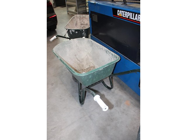 Kunststof kruiwagen fort. let op band leeg / lek. - afbeelding 2 van  2