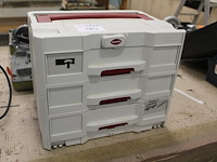 Kunststof ladekastje lamello gevuld met accessoires en kunststof (schuif)lamello's. - afbeelding 1 van  4