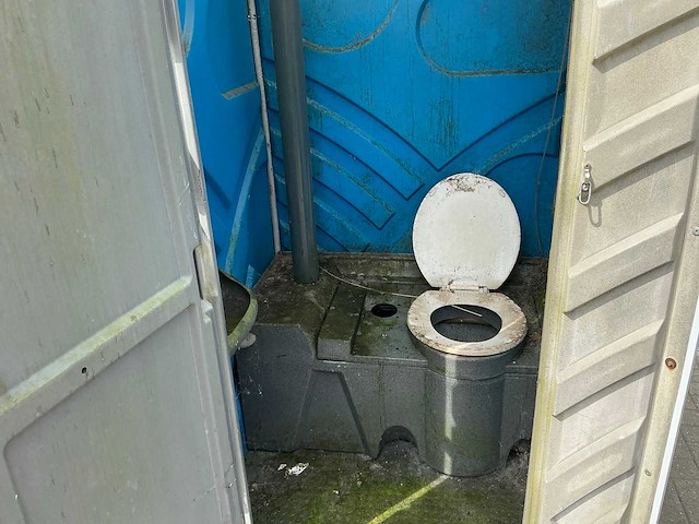 Kunststof mobiele toiletcabine - afbeelding 4 van  4