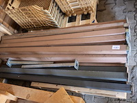 Kunststof palen met voet - afbeelding 1 van  2