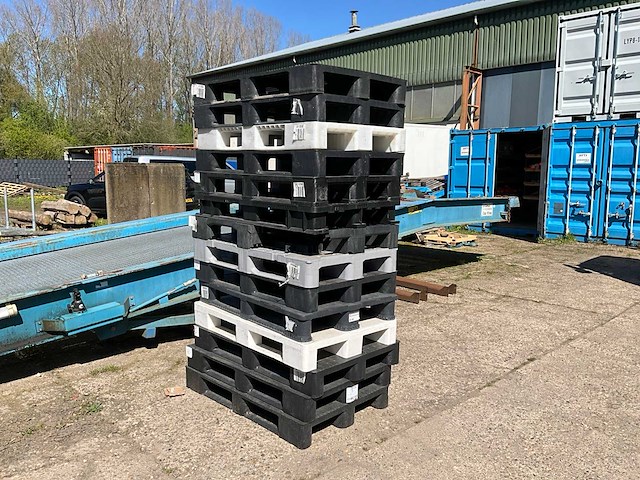 Kunststof pallet (15x) - afbeelding 1 van  4