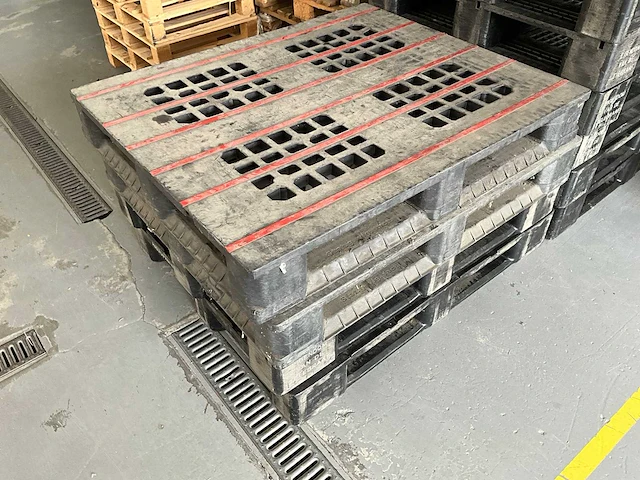 Kunststof pallet (16x) - afbeelding 2 van  4