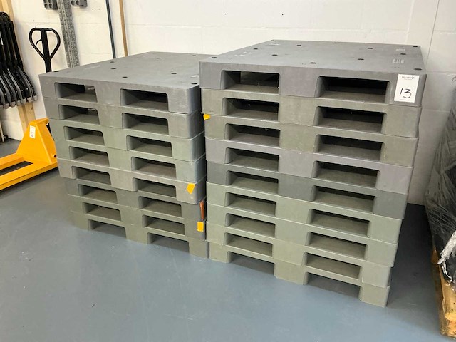 Kunststof pallet (17x) - afbeelding 1 van  4