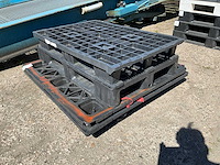 Kunststof pallet (4x) - afbeelding 1 van  3