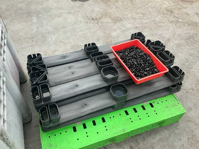 Kunststof palletbox (17x) - afbeelding 4 van  5
