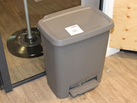 Kunststof pedaalemmer hoogte 44 cm. - afbeelding 1 van  2