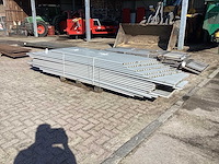 Kunststof plank scheidingswand (32x) - afbeelding 1 van  5