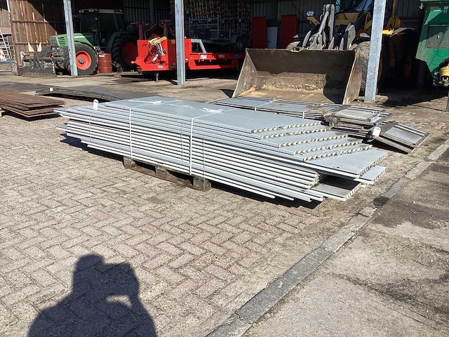 Kunststof plank scheidingswand (32x) - afbeelding 1 van  4