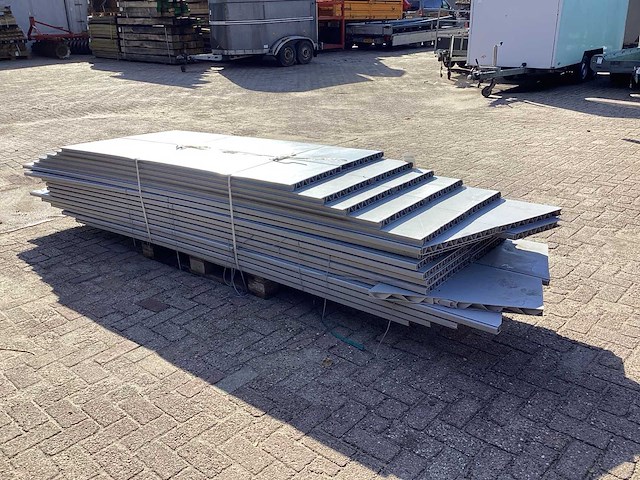 Kunststof plank scheidingswand (32x) - afbeelding 3 van  5