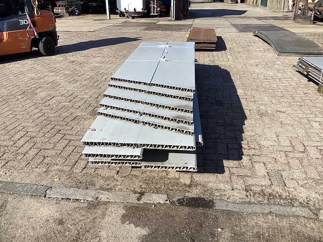 Kunststof plank scheidingswand (32x) - afbeelding 5 van  5